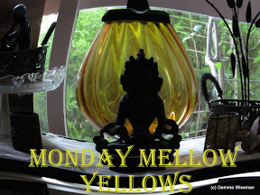 LOGO - PHOTOS - Monday Mellow Yellow